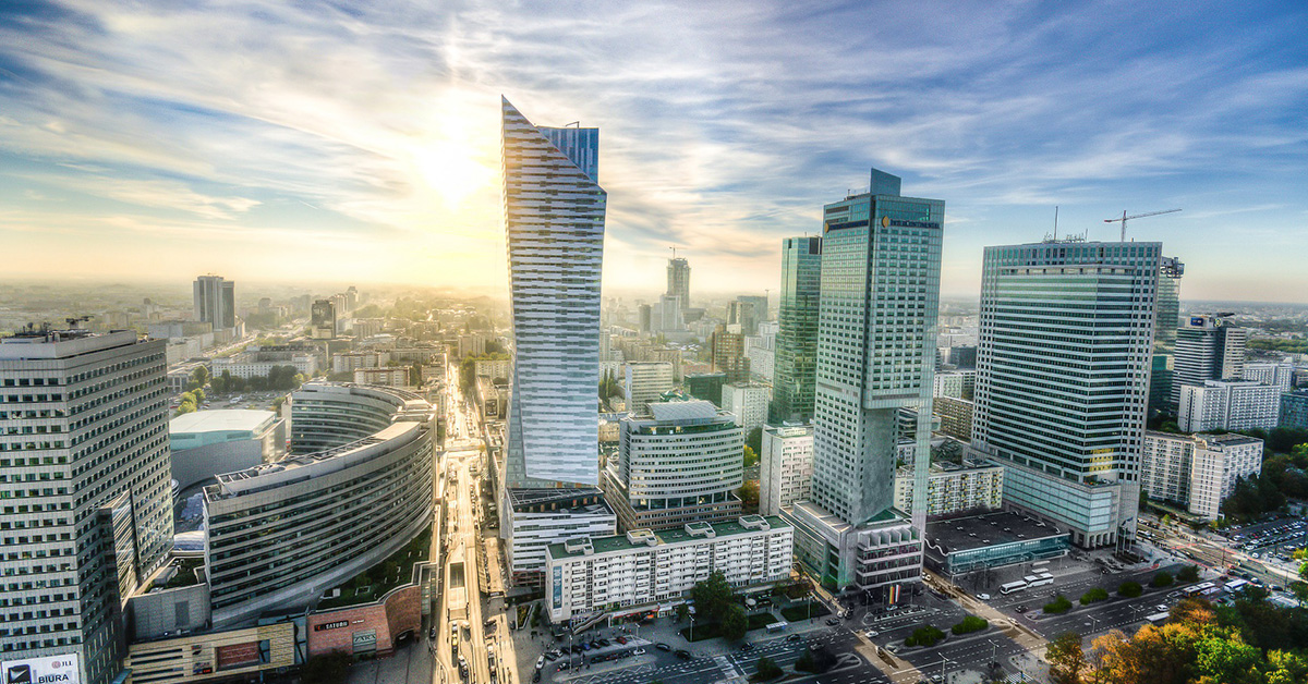 Варшава — столица Польши, привлекает тысячи инвесторов